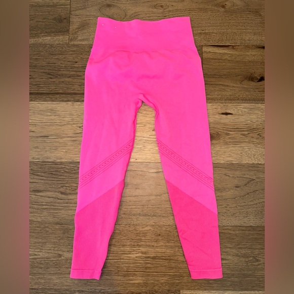 Like New, Target Hot Pink Workout pants size small - Picture 2 of 3